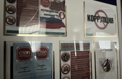 Оформление стенда в фойе школы «Стоп коррупция»