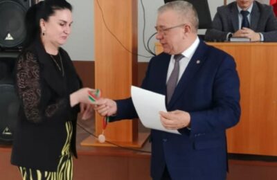 Награждение директора БДШИ