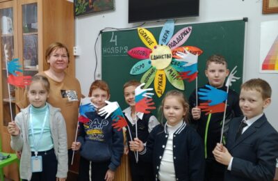 В преддверии Дня народного единства: расцветает «Цветок единства» в творческой мастерской!