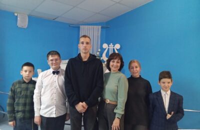 Погружение в русскую душу: наши преподаватели и учащиеся на концерте оркестра народных инструментов в Ульяновске!
