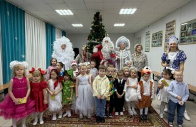 Какая волшебная атмосфера царила сегодня в нашей детской школе искусств! Мы провели новогодний праздник для самых маленьких звездочек — учащихся отделения ОРЭО.
