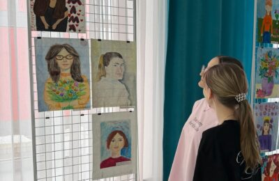 Выставка работ учащихся на тему «Праздник весны» представляет собой удивительную коллекцию рисунков, созданных талантливыми учениками.