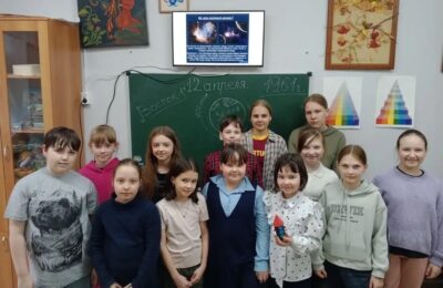 В честь 65-летия первого полёта Юрия Гагарина в космос, в рамках Недели космоса, наши юные таланты с Художественного отделения представили удивительный проект «Космос глазами детей»!