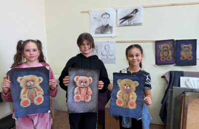 Наши юные таланты в Детской школе искусств осваивают искусство рисования, экспериментируя с кистью, углем, карандашами и множеством других техник.